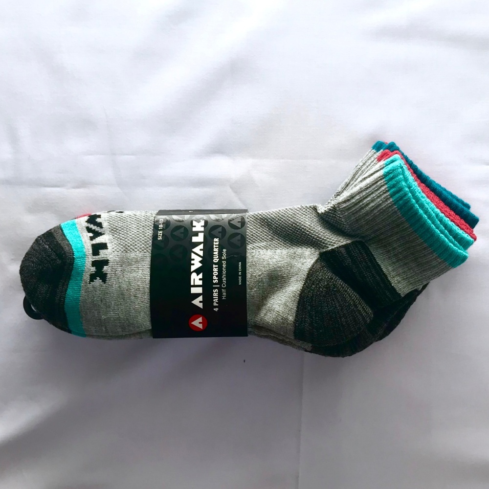 AirWalk 4 Pair/ Sport Quarter Socks